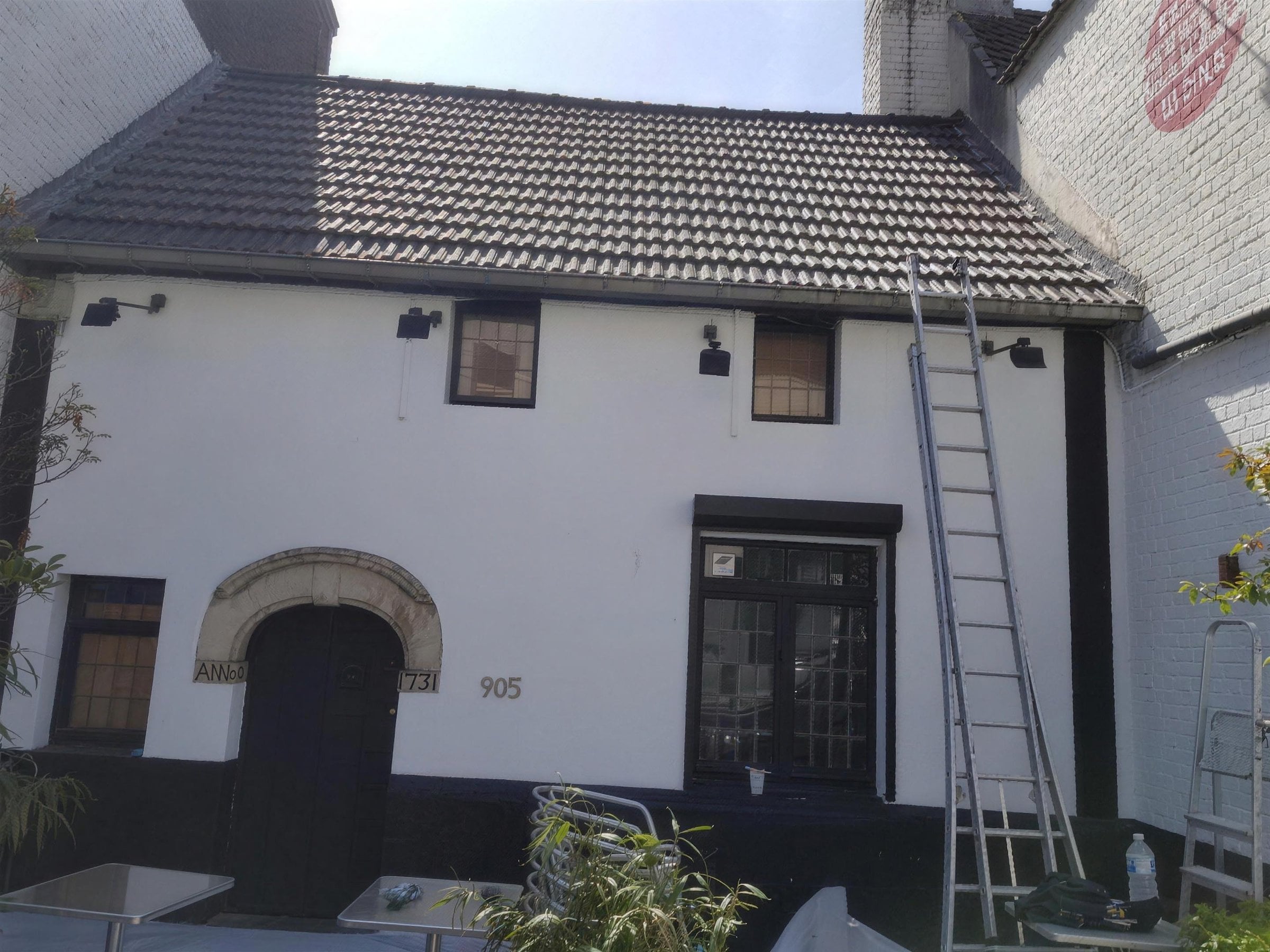 Renovated farmhouse with white facade and new tiled roof, by Danesy Group